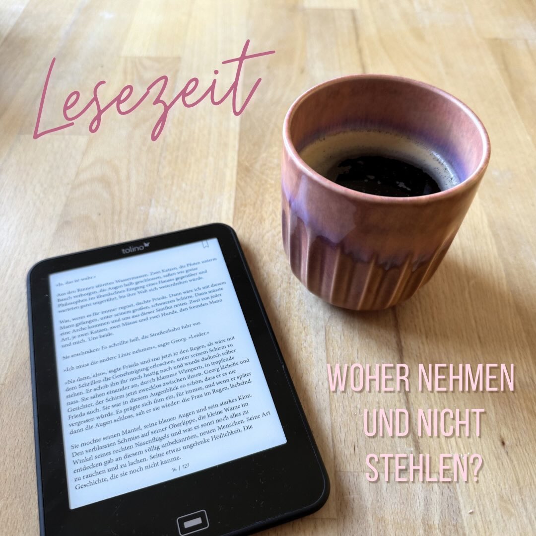 Ich werde immer mal gefragt, wann ich denn überhaupt so viel Zeit finde zu lesen - neben Kids, Job, Haushalt, Garten, Ehrenamt…

Tatsächlich kann ich gut lesen, auch wenn mal noch ungespültes Geschirr im Spülbecken liegt. Ich hasse Hausarbeit, dementsprechend steht die auch mal hinten an. Mit den beiden Schulkindern kann ich mittlerweile auch parallel lesen, also jeder sein eigenes Buch und Ruhe 📚

Und ansonsten sind es oft die kleinen Zwischenzeiten: wenn die Kids aus dem Haus sind 10 Minuten beim Morgenkaffee, beim Warten, während die Kids beim Kinderturnen, Fußball oder Tanzen oder auf dem Spielplatz sind, früher auch beim Pendeln mit der Bahn oder der Klassiker: im Wartezimmer.

Und wenn wir ganz ehrlich mit uns sind, statt Doomscrolling oder Serienmarathon am Abend, schafft man auch ganz schön viele Seiten. (Das muss ich mir aber auch mindestens zweimal die Woche selber sagen 😅)

Meine liebste Lesezeit ist aber im Bett 🛌 vorm Einschlafen. Da ich noch Kids im Familienbett habe, nehme ich den E-Reader mit schwacher Beleuchtung. 10 Seiten und ich bin so runtergefahren, dass ich richtig gut einschlafen kann 😴

Klar hab ich auch mal Tage, da lese ich gar nichts, aber oft sind es schon 50 oder auch mal über 100 Seiten. Also einfach dranbleiben und Priorisieren setzen 📚